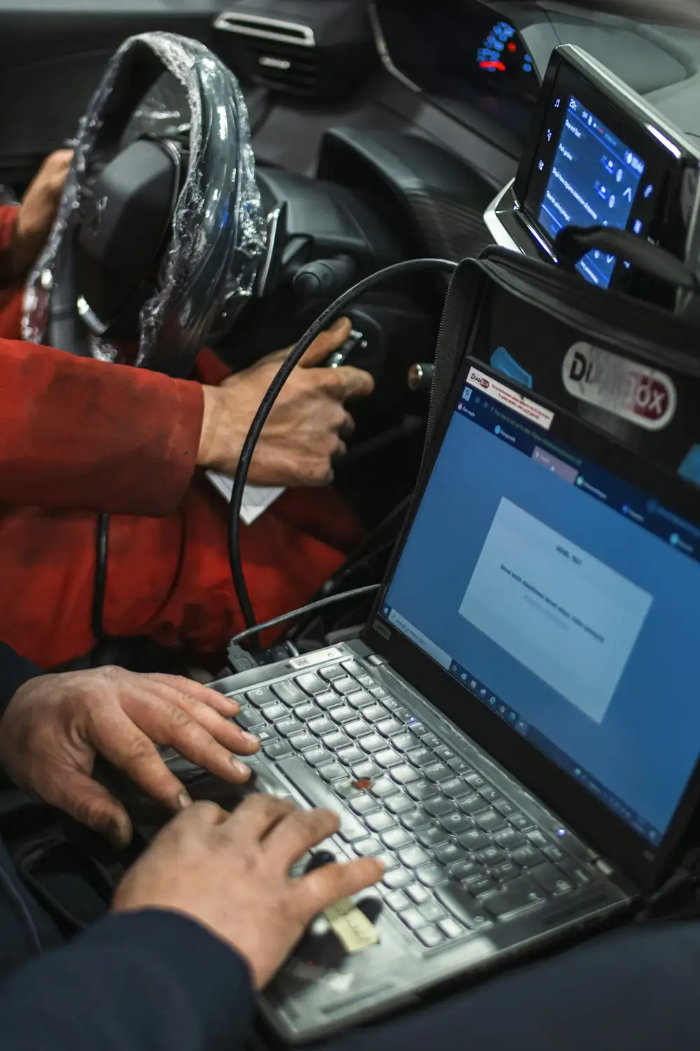 Diagnostic électronique en cours chez Garage Idéal Mécanique